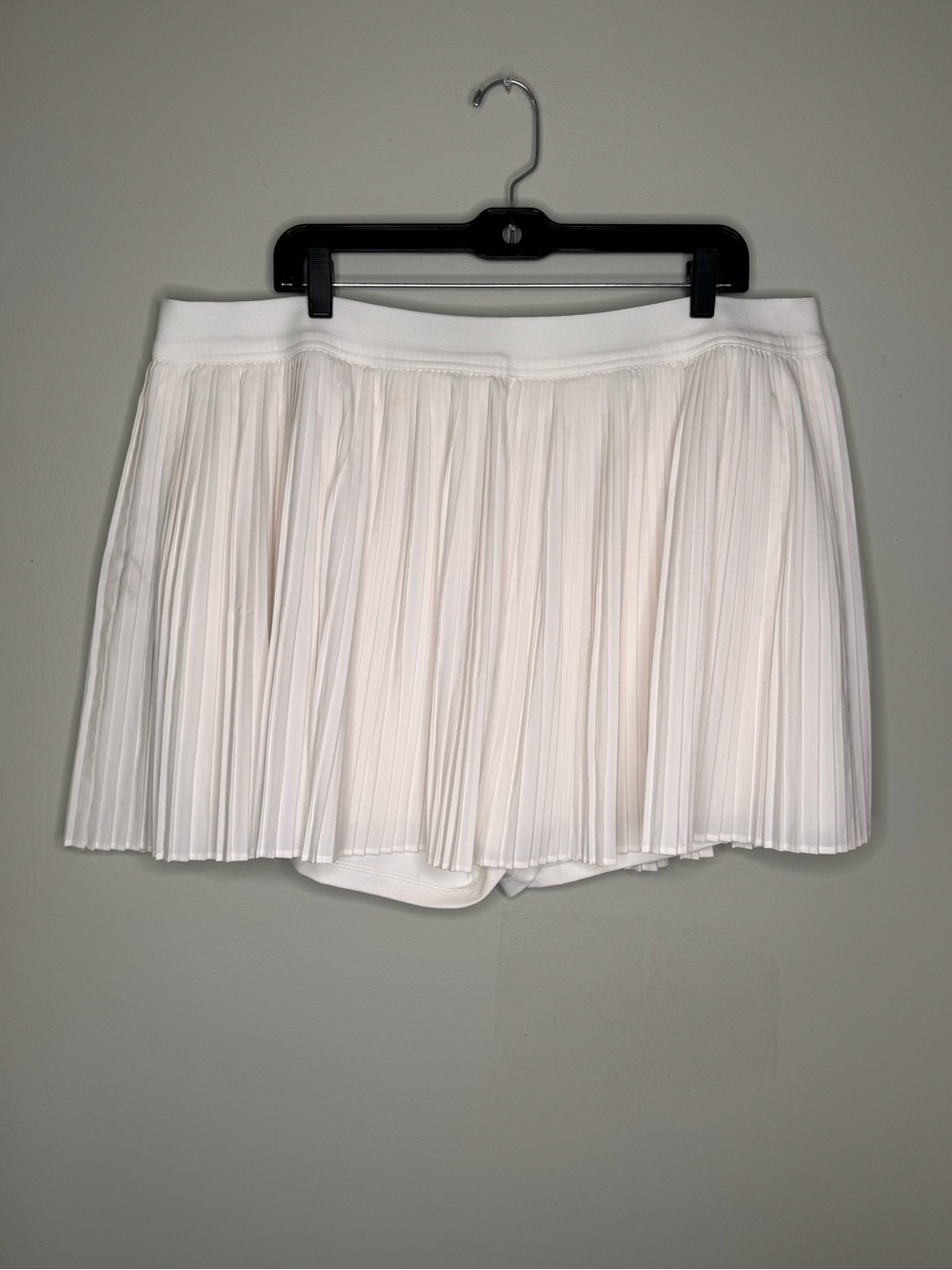 Old Navy Women’s White Extra High-Waisted StretchTech Micro-Pleated Skort - XXL - Picture 2 of 7